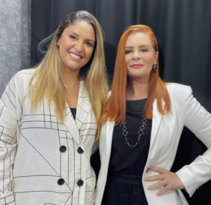 Maria Clara Cruvinel e Tais Targa no podcast "A Caça Talentos"